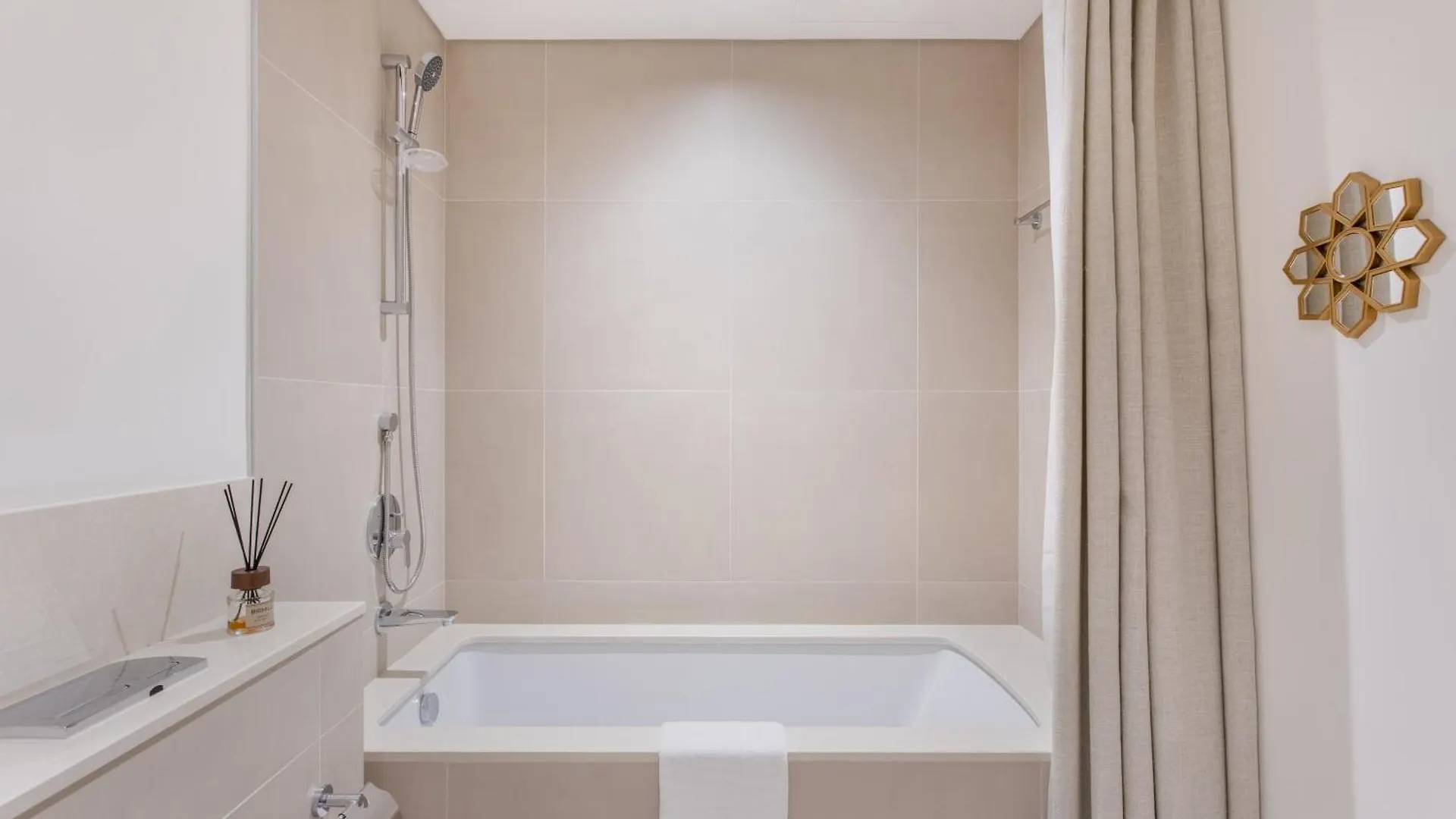 Downtown Luxury 2 Bed Apartment Ντουμπάι