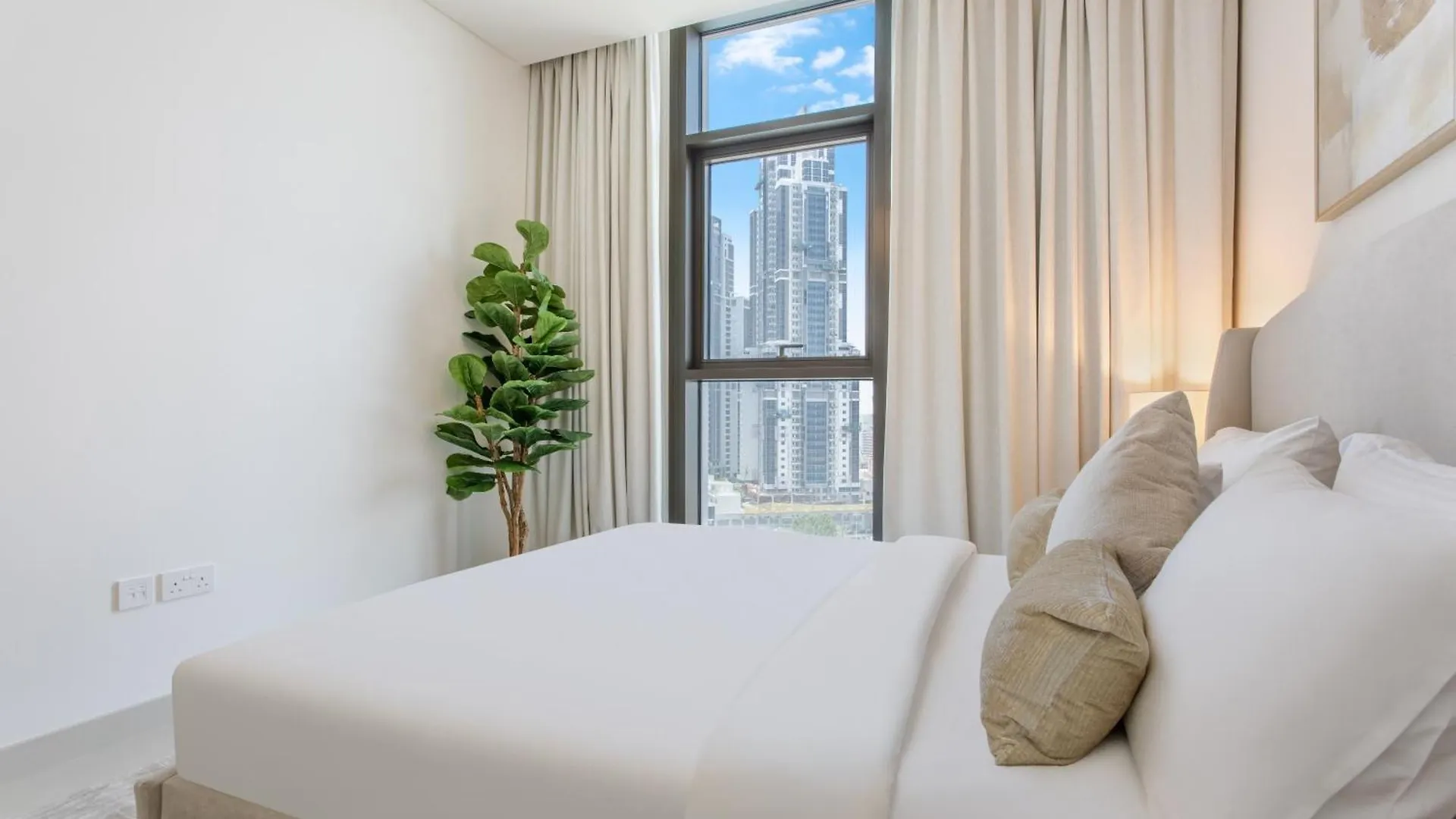 Downtown Luxury 2 Bed Apartment Ντουμπάι