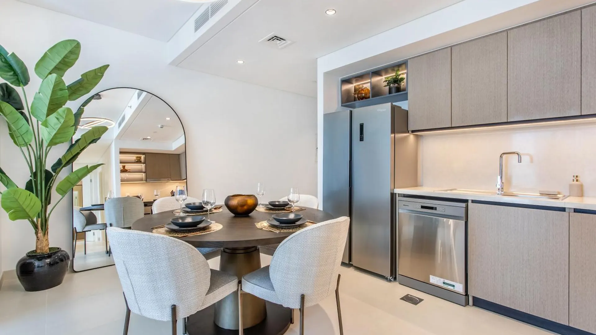 Downtown Luxury 2 Bed Apartment Ντουμπάι